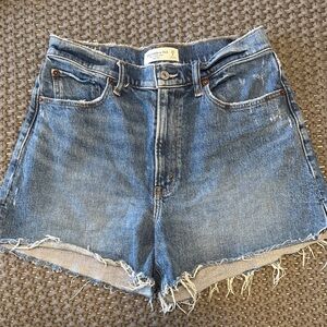 Abercrombie & Fitch denim 4” mom short curve love